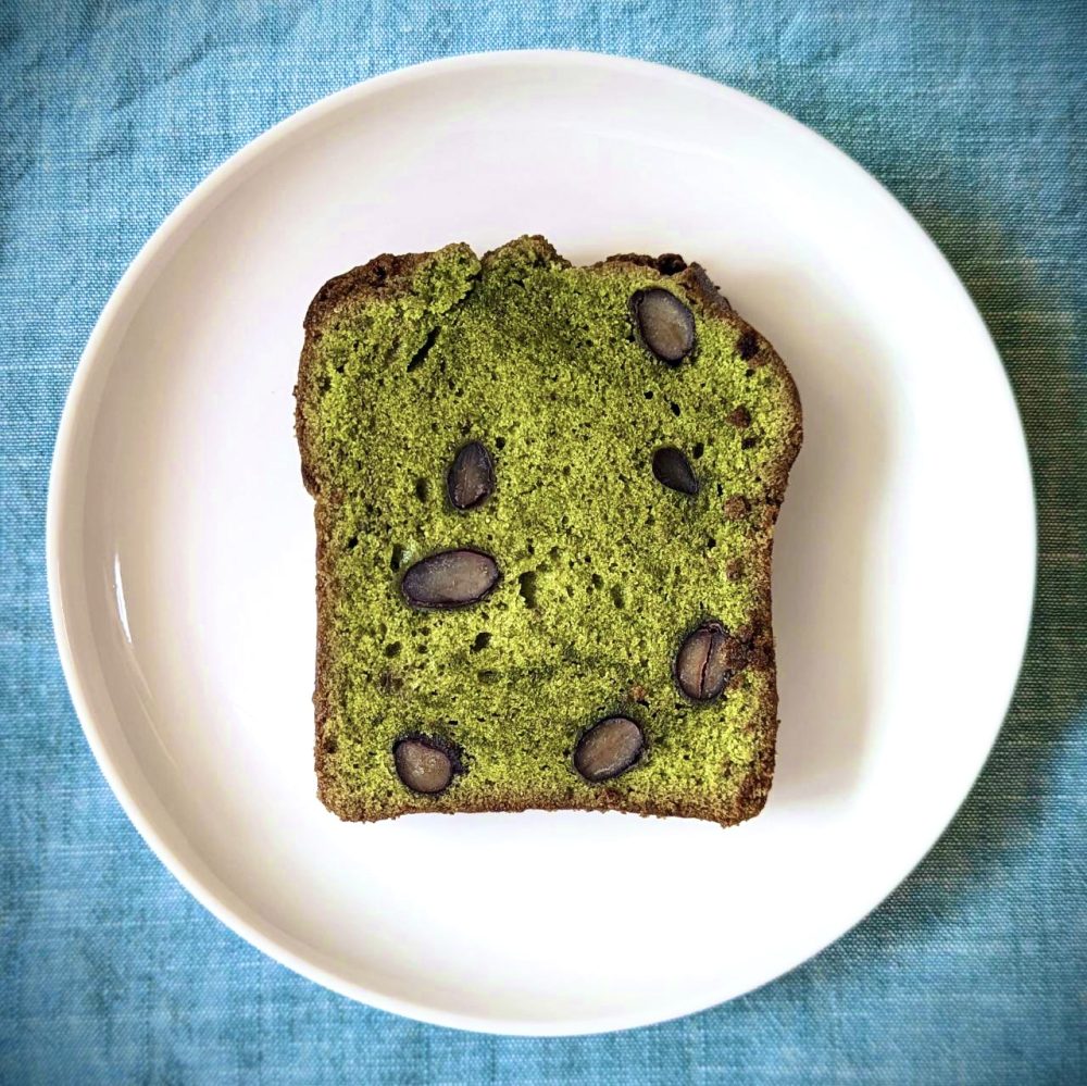 コウノトリ黒大豆と抹茶のケーク