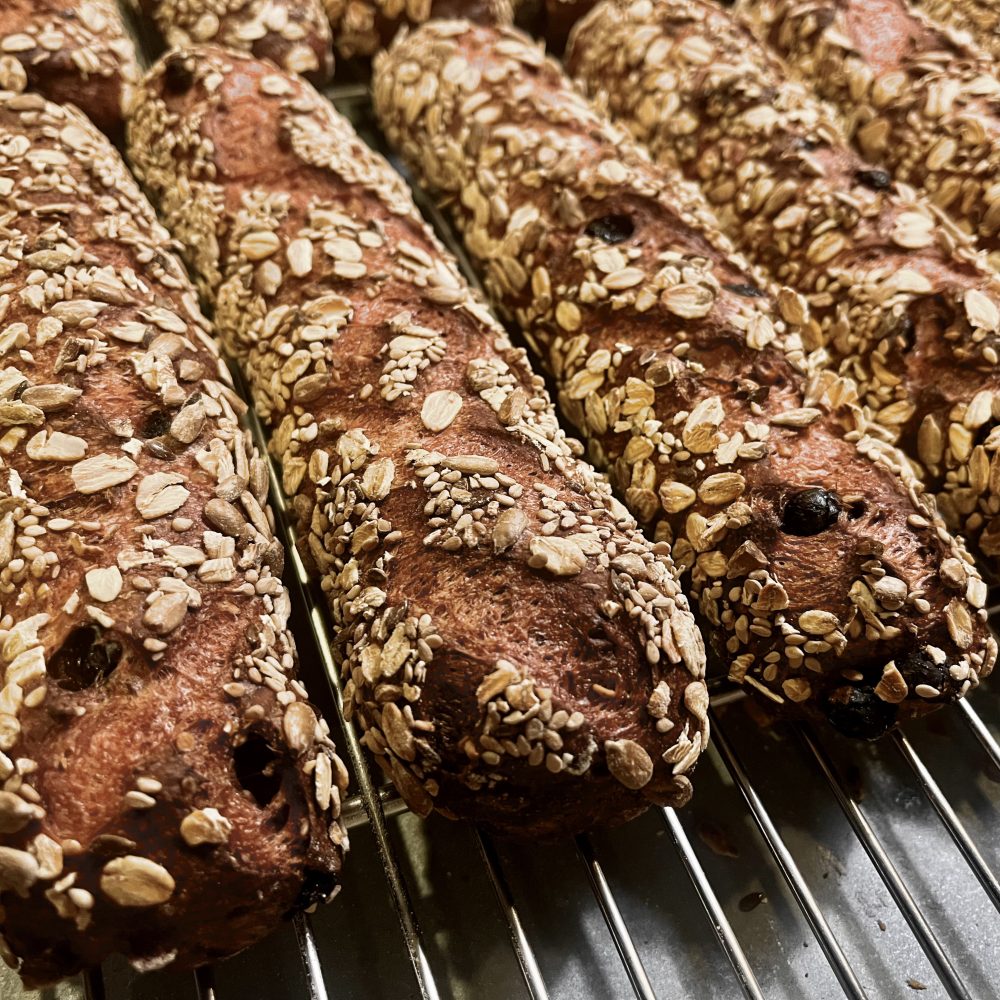 ビーツと雑穀のパン